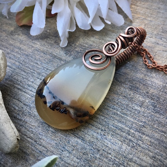 Vintage Jewelry - Copper Wire wrapped agate pendant necklace